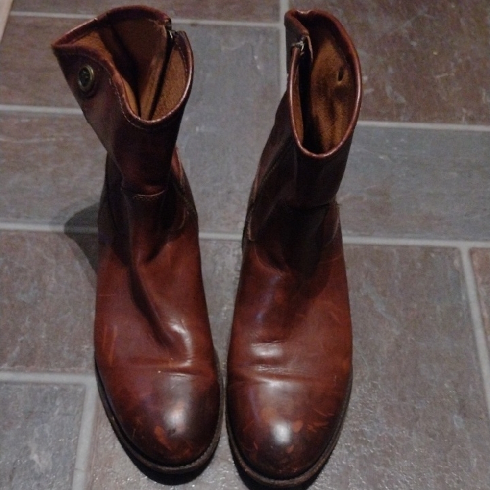 Frye Brown Distressed Leather Zipper Up Boots Size 9B